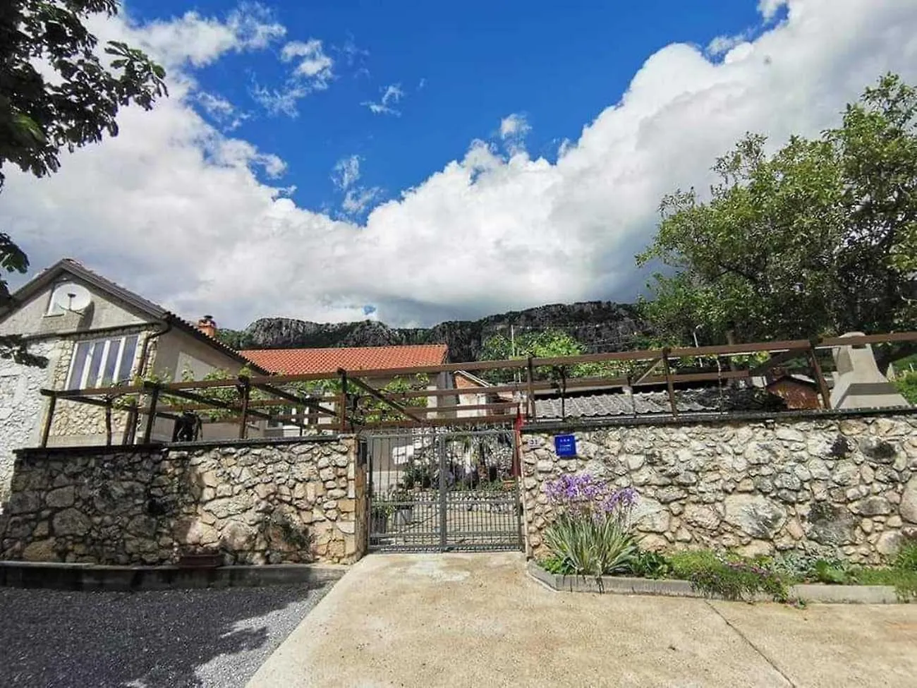 Apartments With A Parking Space Bribir, Novi Vinodolski - 23380